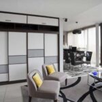 Шкаф в гостиную — красивые модели и правильные варианты использования